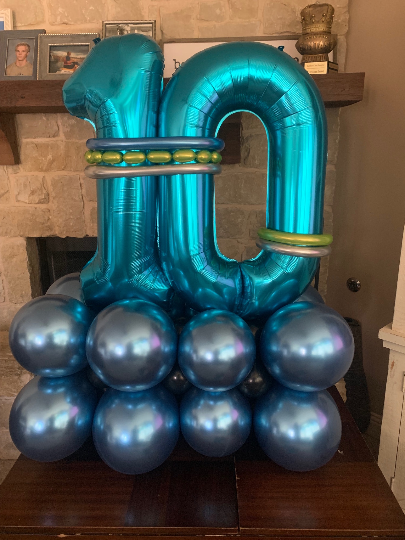 Teal number 10 foil balloon centerpiece on chrome blue balloon base